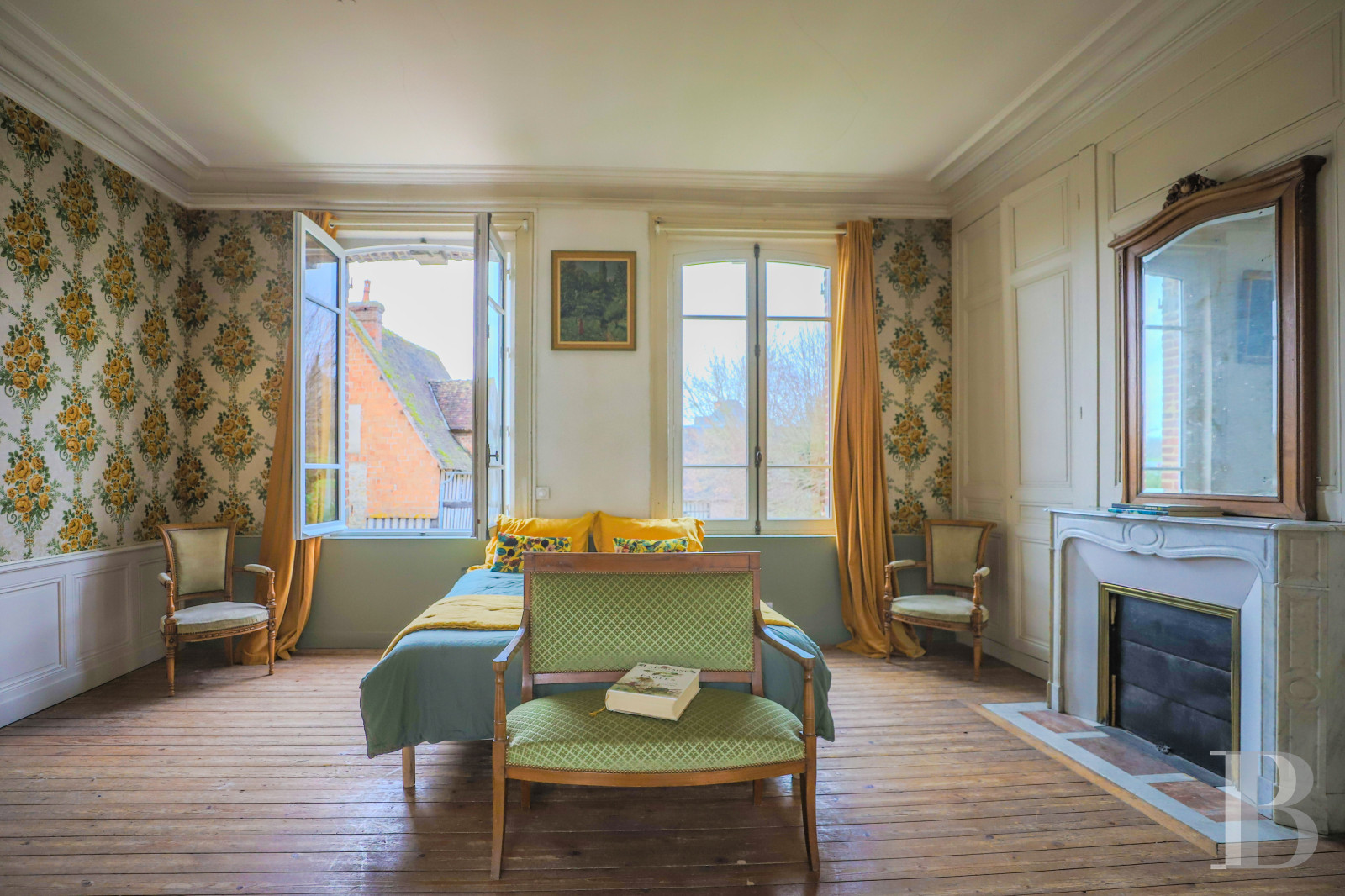 Dans le  Calvados, au pied de la  Basilique de Lisieux un manoir médiéval du 16e siècle - photo  n°24